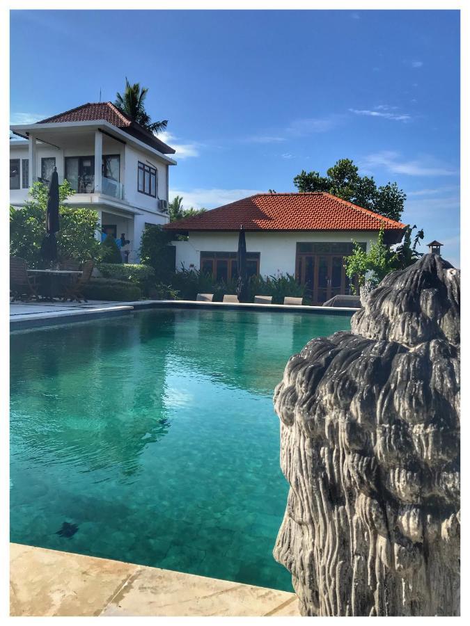Wake In Paradise And Luxury Lebah Villas